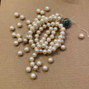 Broken vintage glass faux pearl necklace only half the clasp is included